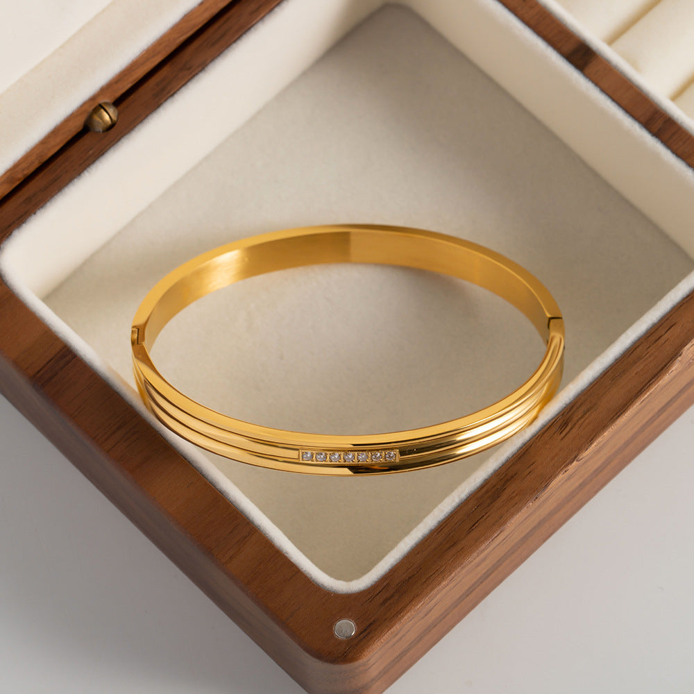 Geometric Pattern Bracelet With Zirconia Stripe