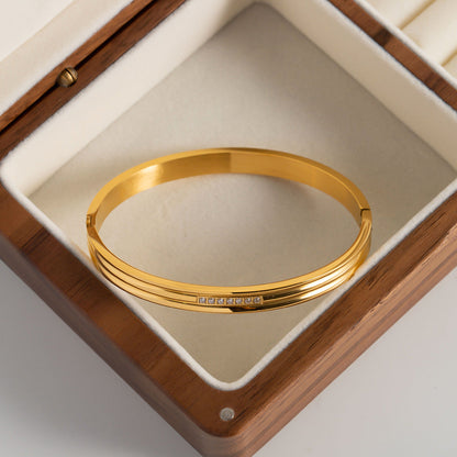 Geometric Pattern Bracelet With Zirconia Stripe