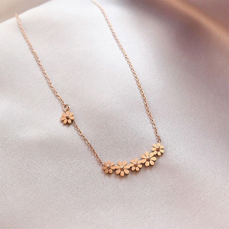 Stainless Steel Daisy Flower Pendant Necklace