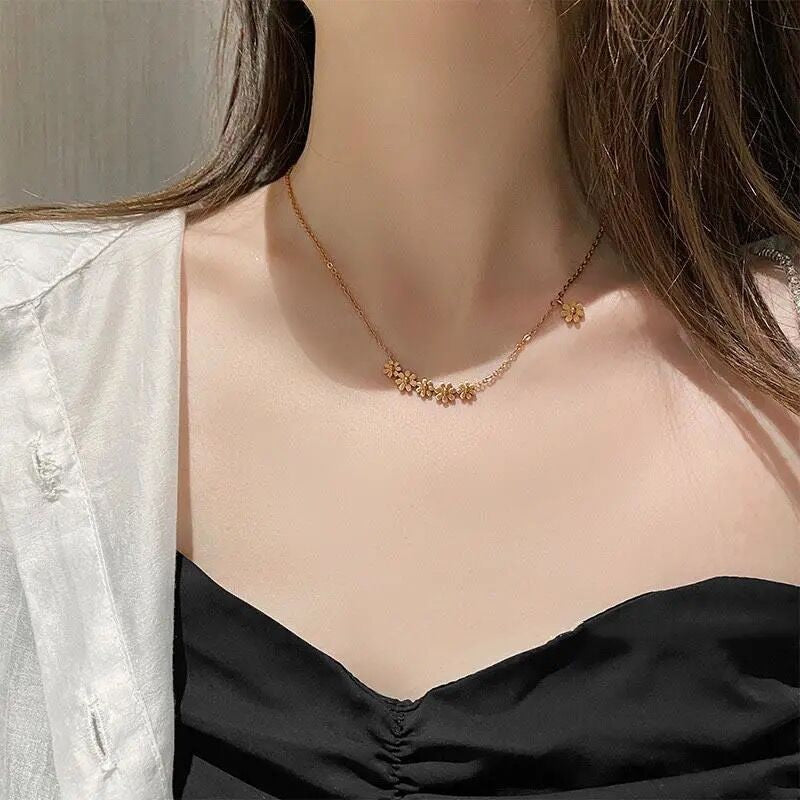 Stainless Steel Daisy Flower Pendant Necklace