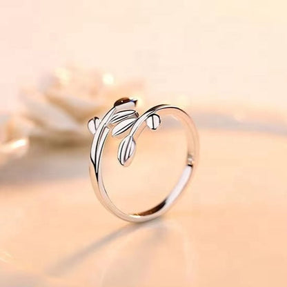 Resizable Leaf Ring In Silver Color