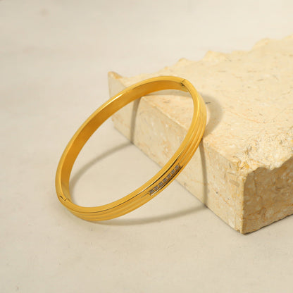 Geometric Pattern Bracelet With Zirconia Stripe