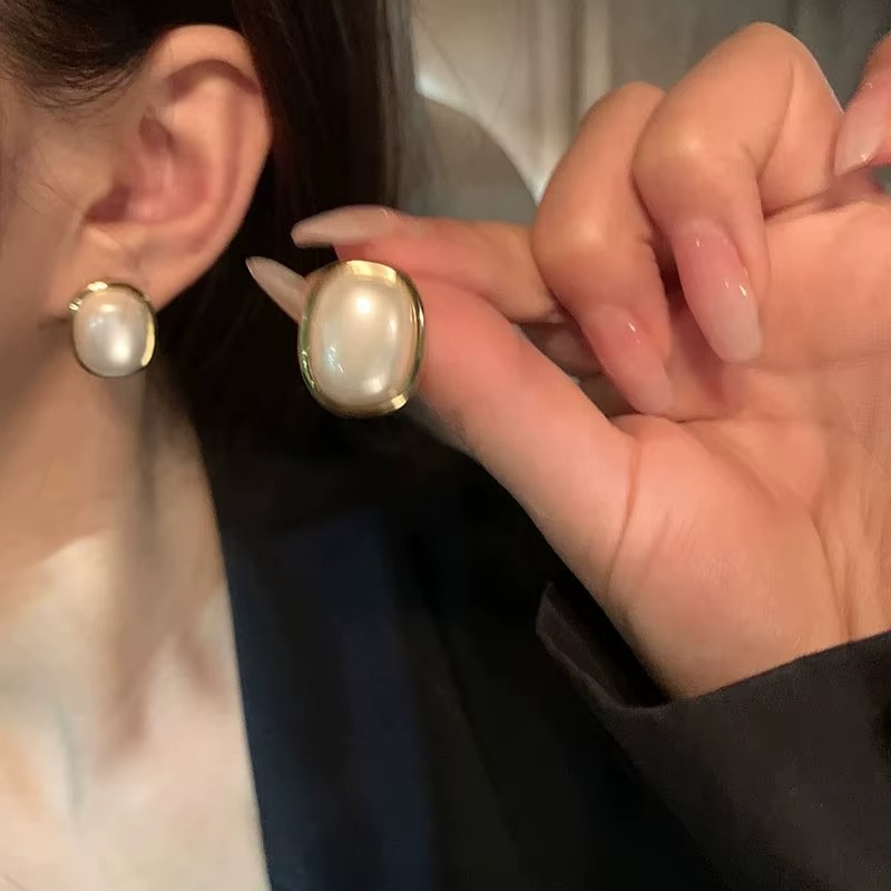Rectangular Pearl Stud Earrings