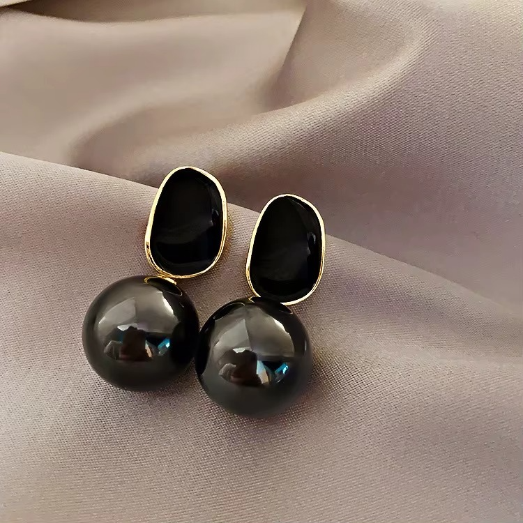 Large Round Pearl with Geometric Stud