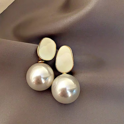 Large Round Pearl with Geometric Stud