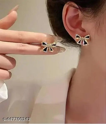 Stud-BlackBow-Pearl in center