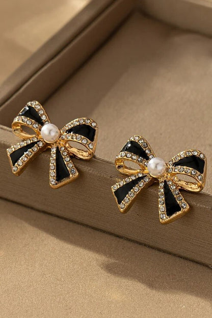 Stud-BlackBow-Pearl in center